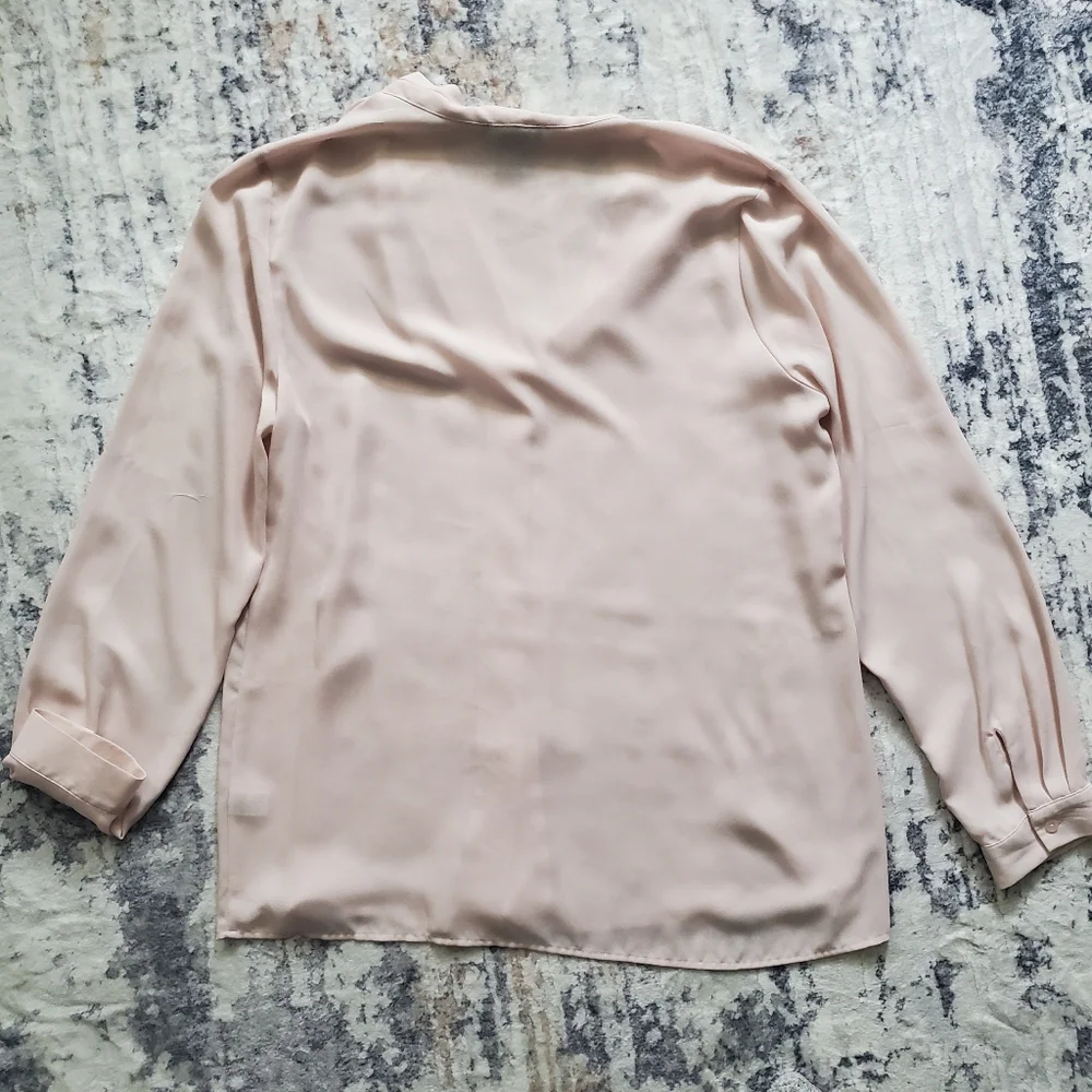 Jones New York EUC Women's Pale pink long sleeve blouse Large Button down - Picture 7 of 8